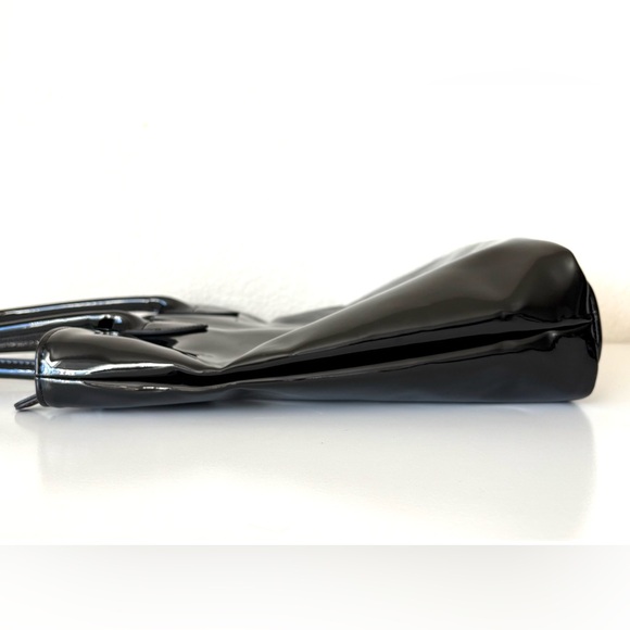 UNIQLO x Ines de la Fressange Glossy Black Tote Bag - Picture 5 of 14